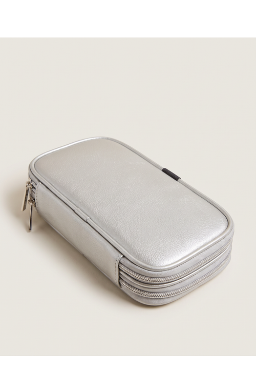 SU00137502_Brush_Bag_Hero_01