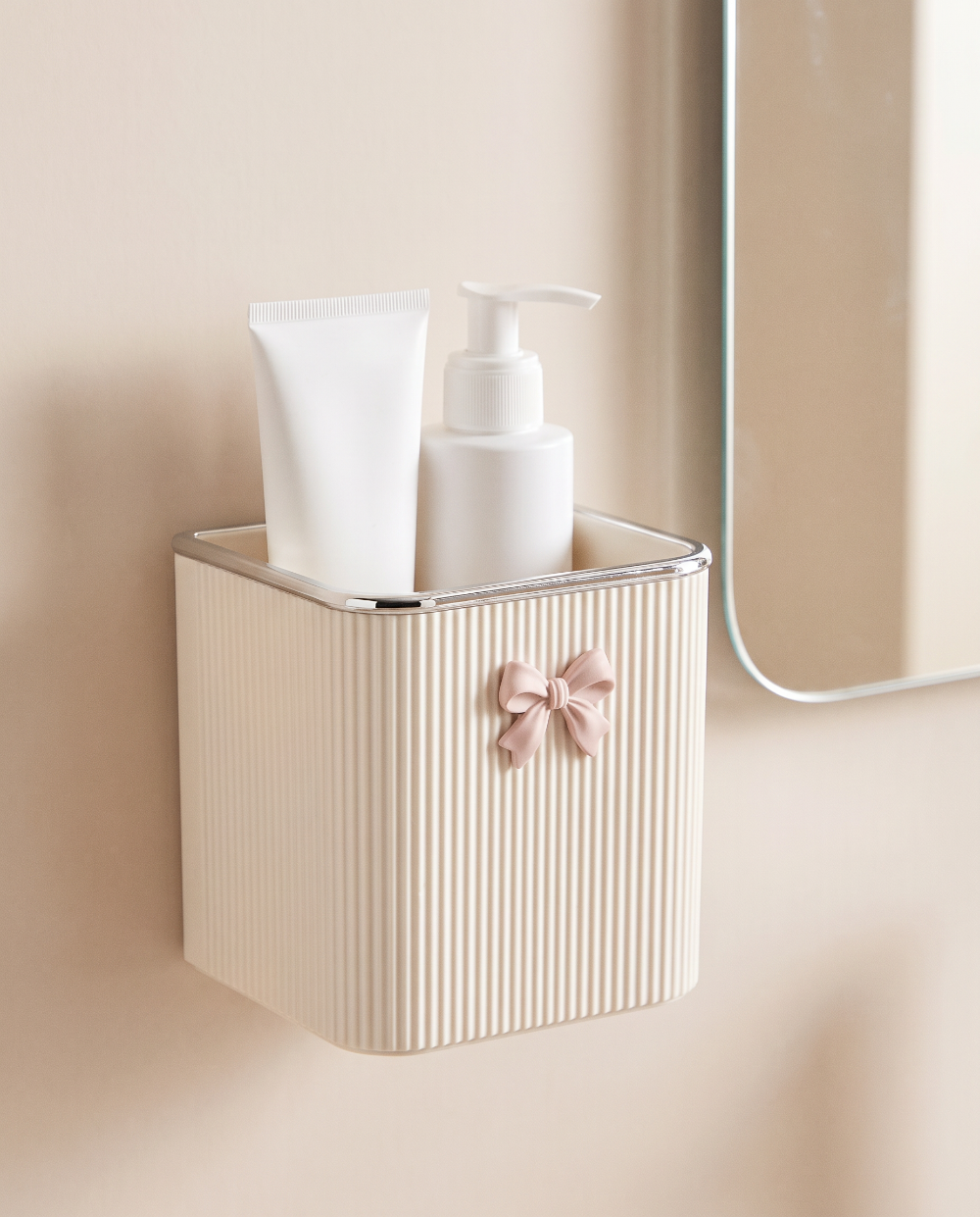 SU00155056_Bathroom_Caddy_Lifestyle_01
