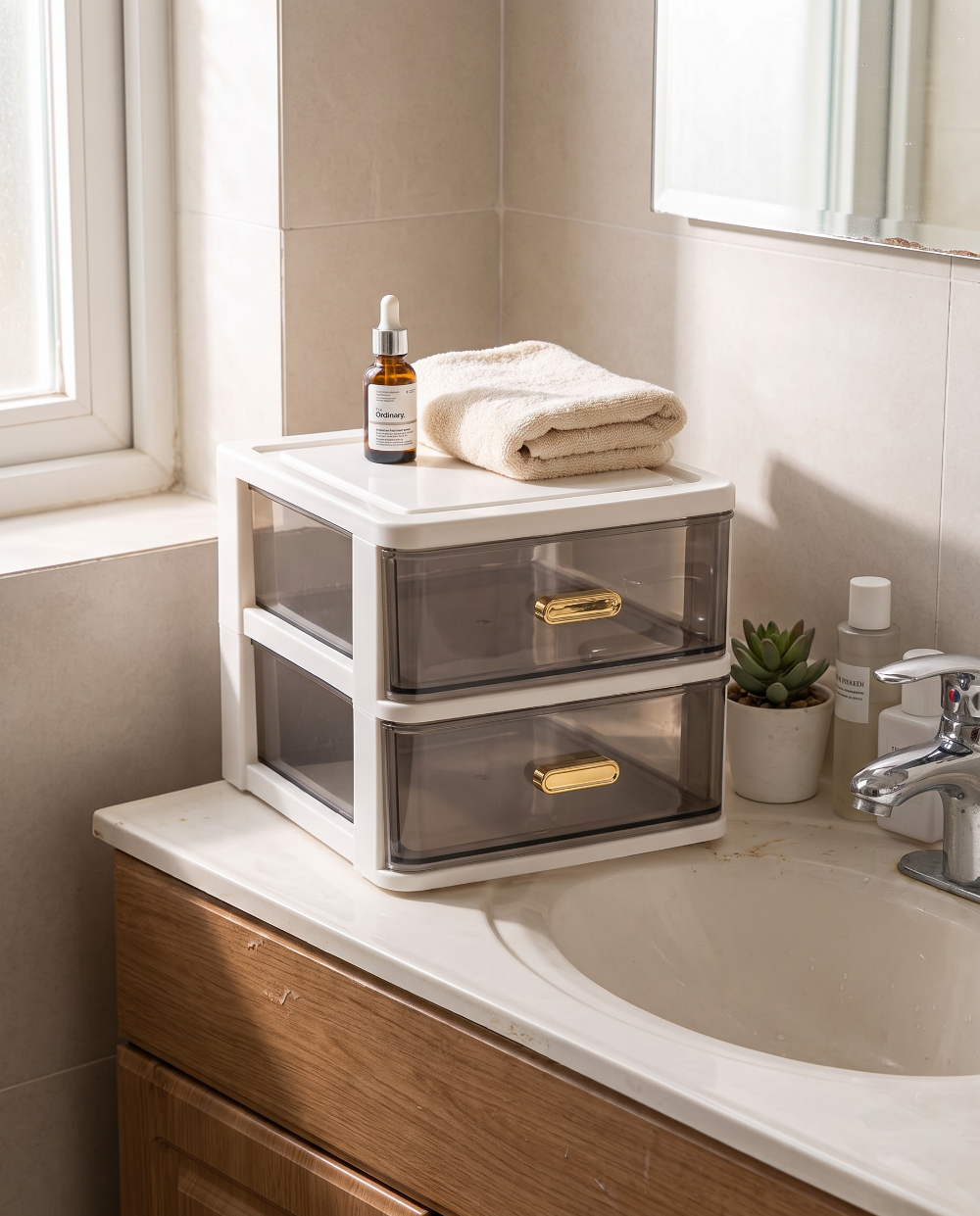 SU00152234_Cosmetic_Organizer_Lifestyle_01