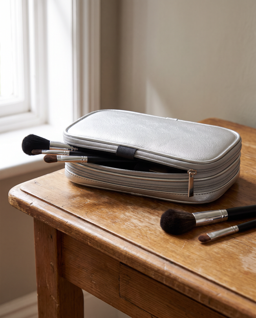 SU00137502_Brush_Bag_Lifestyle_01