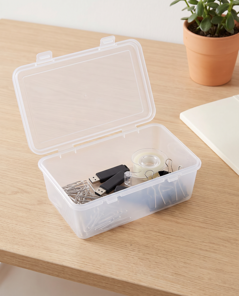 SUSTOCP00040_Clear_Desktop_Box_Lifestyle_01