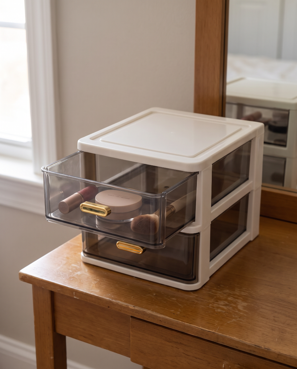 SU00152234_Cosmetic_Organizer_Lifestyle_02