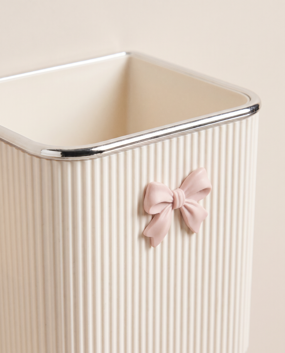 SU00155056_Bathroom_Caddy_Detail_01